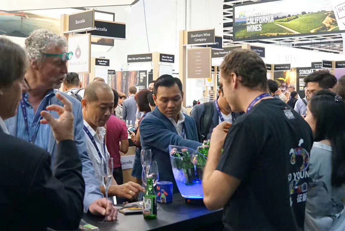 soyoungwine's tweet photo. VINEXPO DAY 1

Yesterday was launched @VINEXPO Hong Kong 2018. Many of you met us to discover and enjoy our @soyoungwine ! You still have 2 days to meet our team at level 1 booth J 79 ! #Vinexpohk #vinexpo #soyoung https://t.co/ZsDHe3c0SL