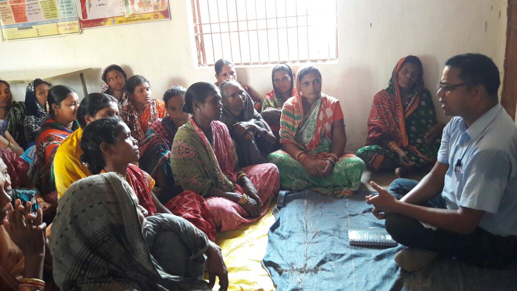 DLC(IEC) interacting with beneficiaries from Mahadevpali village, Puintala block on usage and sustainability of twin pit toilet #SwachhBharat #zsbp <a href="/swachhbharat/">Swachh Bharat Mission - Grameen</a> <a href="/sbmodisha/">SBMODISHA</a> @odisha_zsbp <a href="/paramiyer/">Parameshwar Iyer</a> <a href="/DivyangWaghela/">Divyang</a> <a href="/roopamishra77/">Roopa Mishra</a> <a href="/PRDeptOdisha/">Panchayati Raj and Drinking Water Department</a> <a href="/sethi_sudan/">MADHU SUDAN SETHI</a>