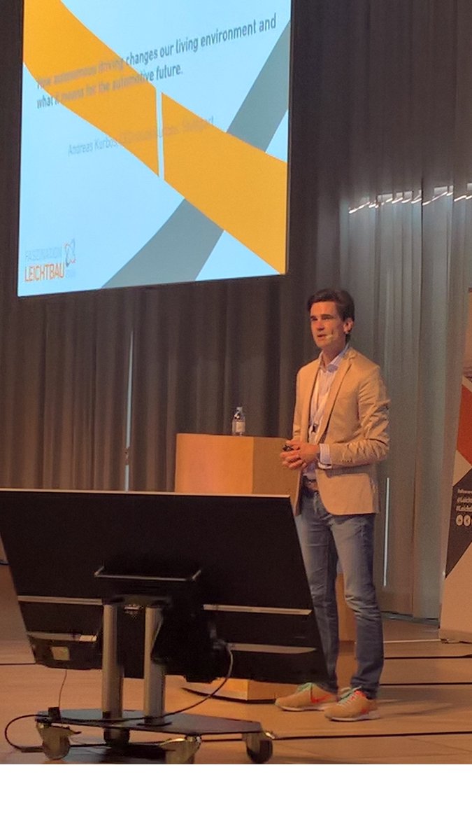 Leichtbau18's tweet photo. Heute gibt Andreas Kurbos #studiokurbos den Auftakt zur Tagung Faszination Hybrider #Leichtbau #Leichtbau18: Wie #autonomesFahren die automobile Zukunft verändert. @ITSmobilitynord #OHLF &amp; #NFF @tuBraunschweig #AutoUni @WolfsburgAG #AllianzfuerdieRegion https://t.co/obhjQ855Il