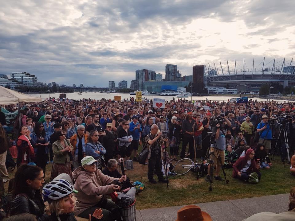 Democracy North: Indigenous Responses to Canada Buying Tarsands Pipeline w2media.org/2018/05/30/dem…