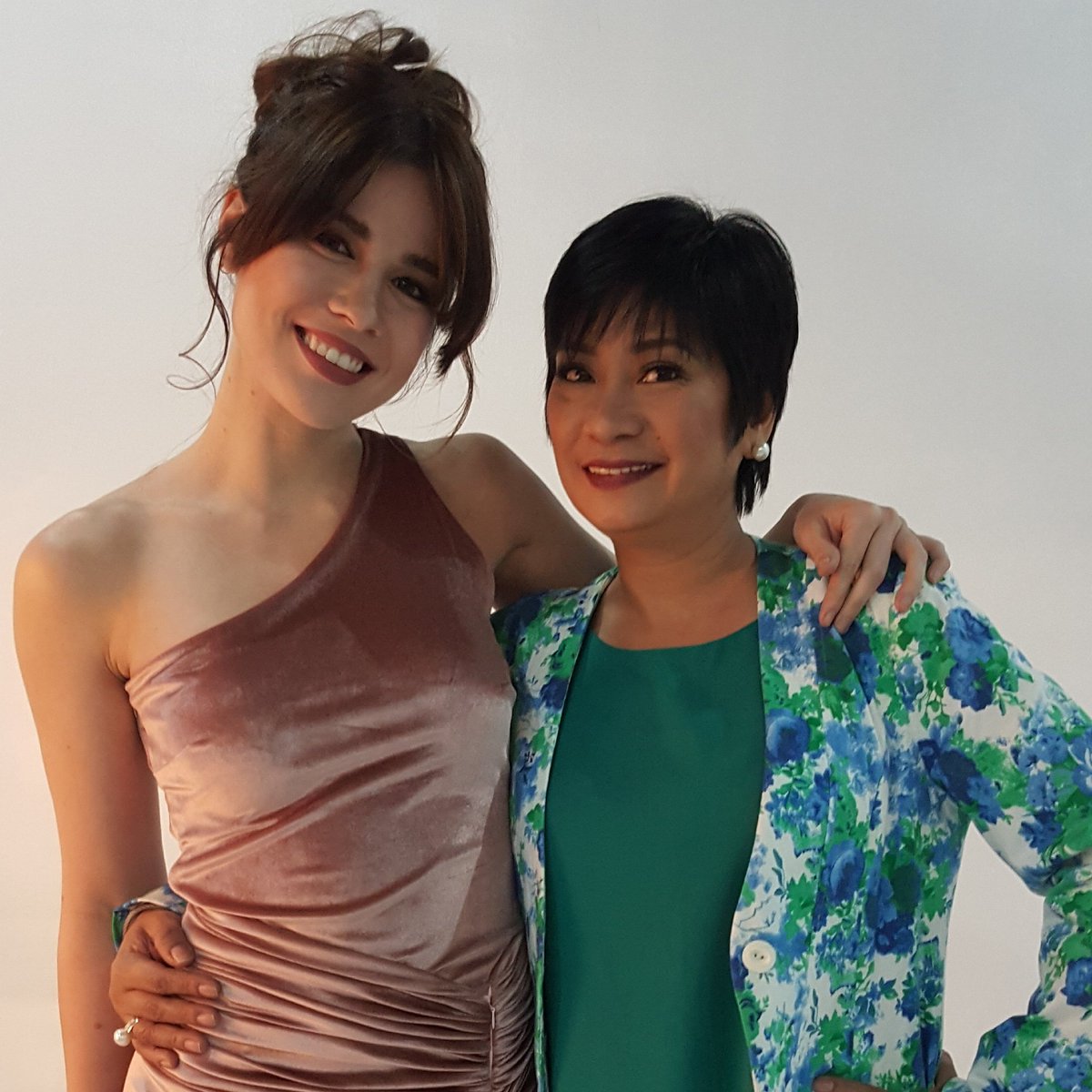 olivedj's tweet photo. With the Creative Director of the Veda photoshoot! 😗 @Valeentawak 
#VedaArtist https://t.co/r35kKRBamv