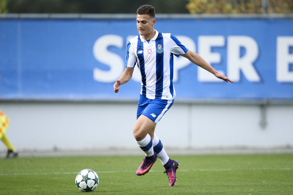 Diogo Dalot to Manchester United will be announced in the next few hours. (A Bola)