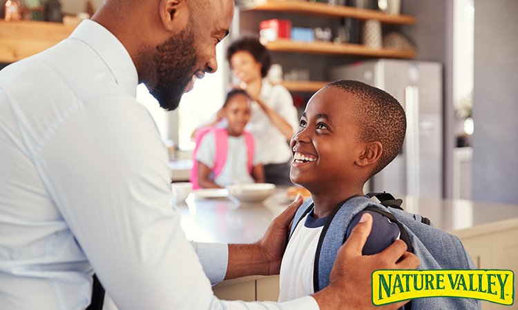 NatureValleySA's tweet photo. Kick start the school morning with our nutritious granola bars filled with loads of fibre and energy to keep the little minds active! #HealthySnacks #SchoolLunchIdeas https://t.co/SL8OZllQEC