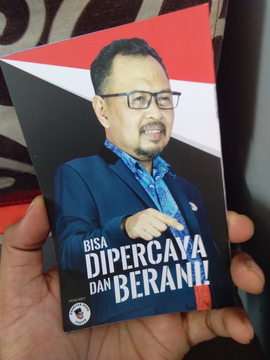 FhandryWan's tweet photo. Bisa DIPERCAYA Dan BERANI
Dari KEPRI Untuk INDONESIA 
HUSNIZAR HOOD, S. IP 
#2019S14P
#DEMOKRATS14P
#BANGNIZARuntukDPRRI https://t.co/tDzi45nTcE