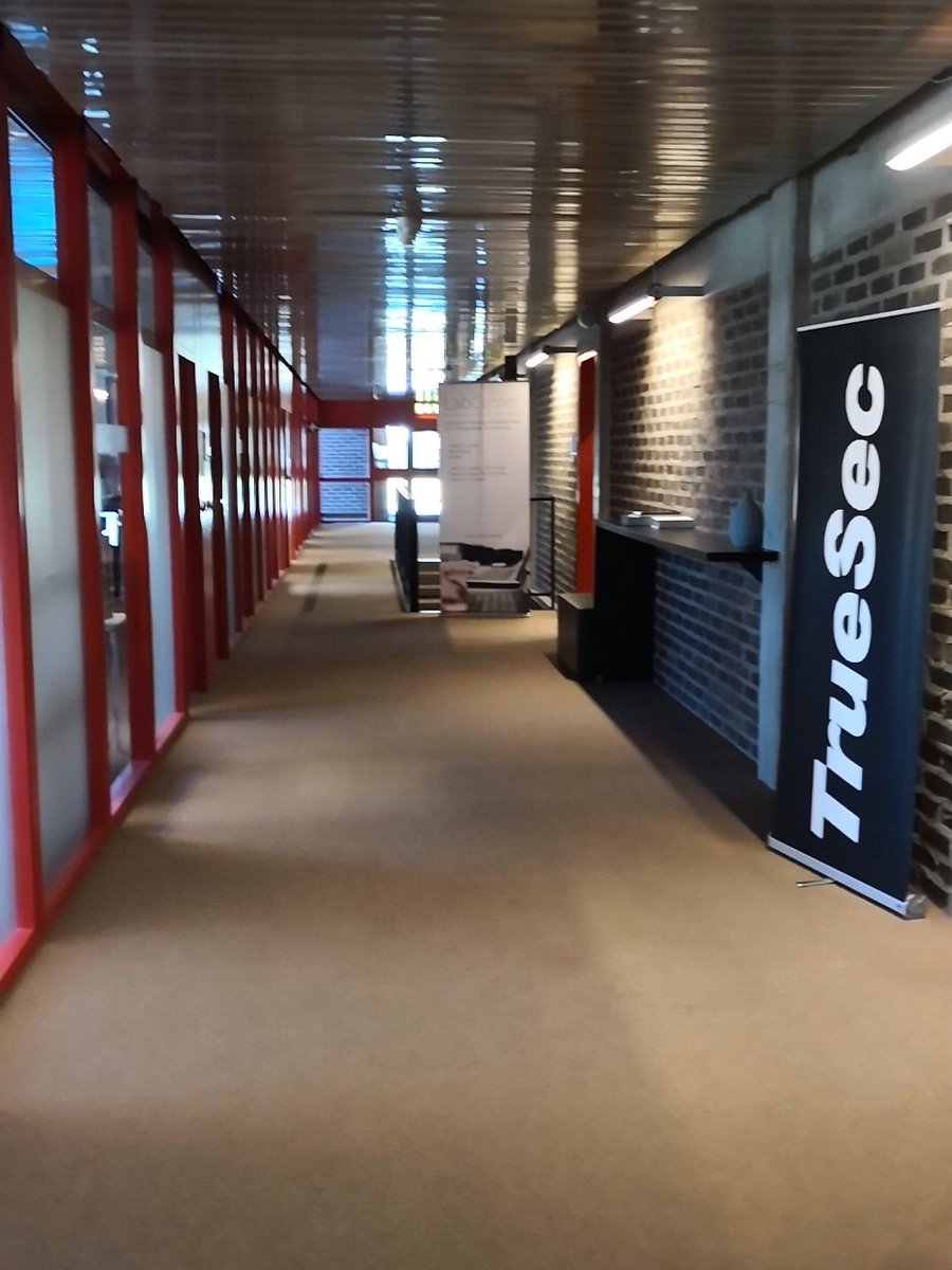 MattiasLehmus's tweet photo. The corridors are quiet when the labs are in session.
 #MegaGeekWeek, #labcenter, #TrueSec https://t.co/l5RbPqf3Gv