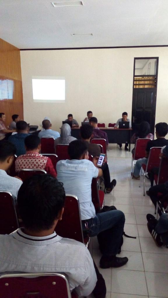 Bakri101072's tweet photo. Rapat Koordinasi P3MD Kabupaten Kepulauan di Aula dinas PMD 
#JelajahDesa2018 
#TPPISelayar 
#PropSulSel 
@jokowi 
@cakimiNOW 
@EkoSandjojo https://t.co/OlyzbMBb5O
