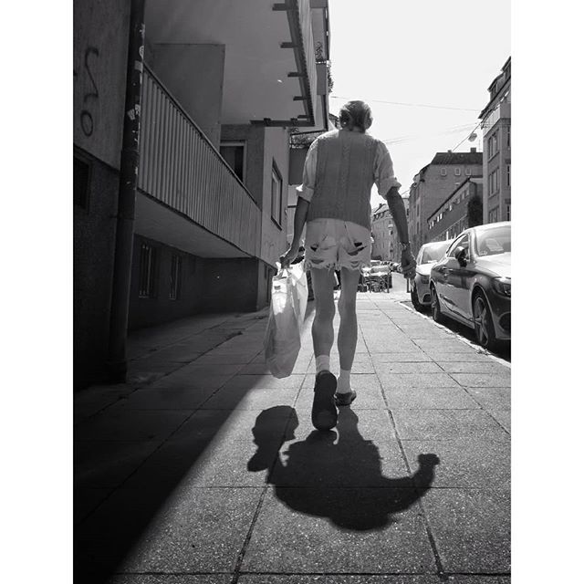 darzveider's tweet photo. The shadow knows 
#onthestreets 
#everybodystreet 
#streetportrait
#streetphotography_bw
#streetleaks
#SPIcollective
#streetdreamsmag 
#portraitmood
#lensculture
#streetsnap 
#lensculturestreet 
#life_is_street
#humanedge
#hartcollective 
#storyinaface 
… https://t.co/DOmM43agbS https://t.co/ico1vNz0uS