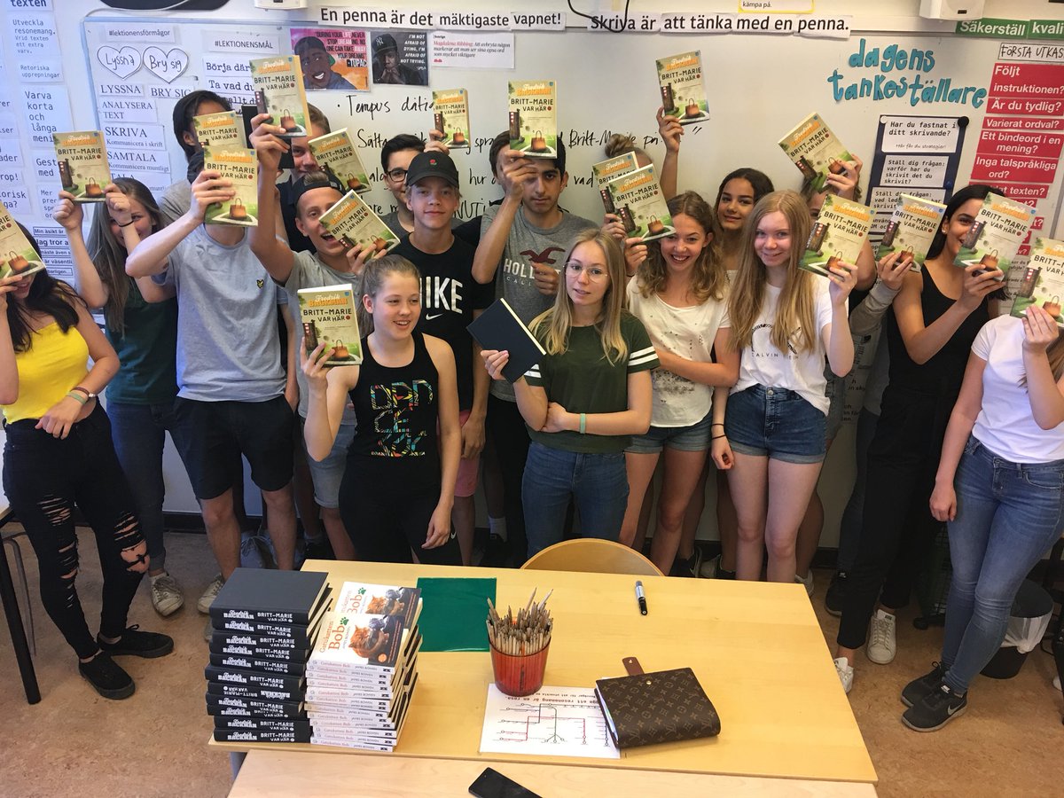 visesiskolan's tweet photo. #8C har antagit läsutmaningen! I sommar läser klass #8C boken Britt-Marie var här av @Backmanland #passaboken #B216 #läsförlivet https://t.co/ipxgF9depo