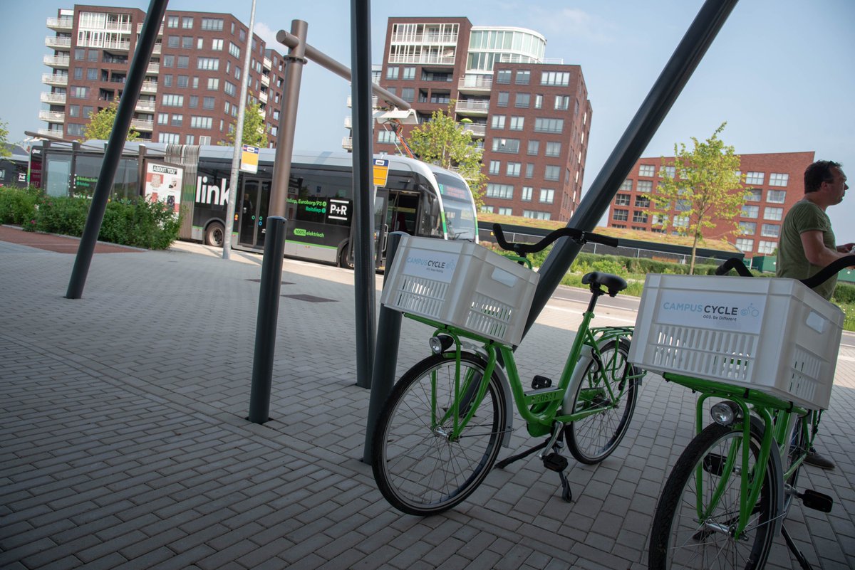 campusgr_'s tweet photo. De Campus Cycles zijn nu officieel in gebruik genomen op P+R Reitdiep! Campus Cycles on P+R Reitdiep officially launched! https://t.co/4V5VIiEbfe #CampusCycles #CampusBereikbaar #CampusGroningen #fietsen https://t.co/4A2EdnphcV