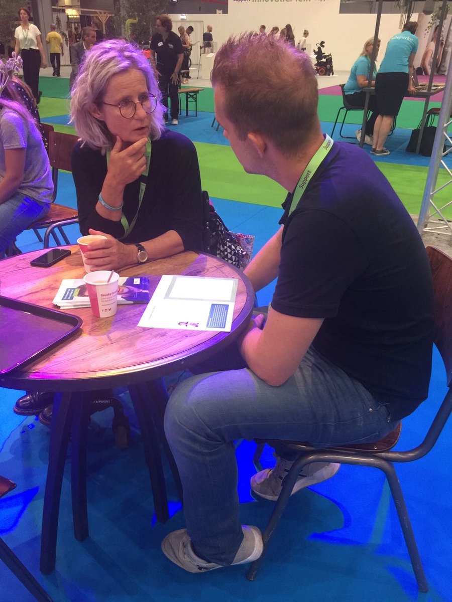 Reelle's tweet photo. Meesterbrein Marjolijn, regelbrein Tom en brein in wording Ellen zetten zich als ervaringsdeskundigen in op de @supportbeurs voor mensen met een #beperking #delagoededoelenfonds #onbeperktaandeslag #nah https://t.co/V1Nj6o7oiG