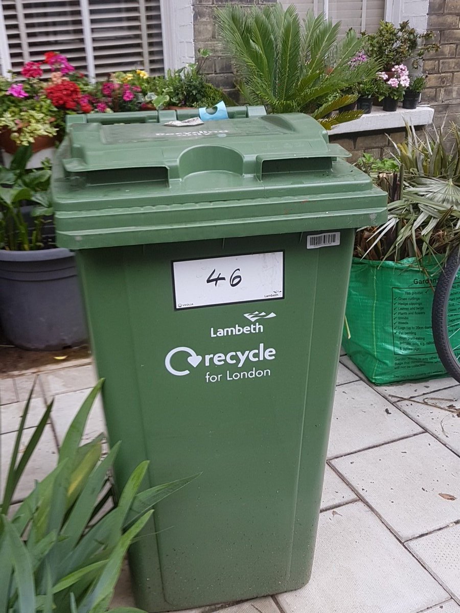andy_vauxhall's tweet photo. GREEN BIN surfers ALERT around 4am to 6am past few weeks people going though bins looking for personal paperwork. could be value to criminal gangs. #Vauxhall grove .#bonningtonsquare #GreenBinSurfers https://t.co/FAZHCL2tD9
