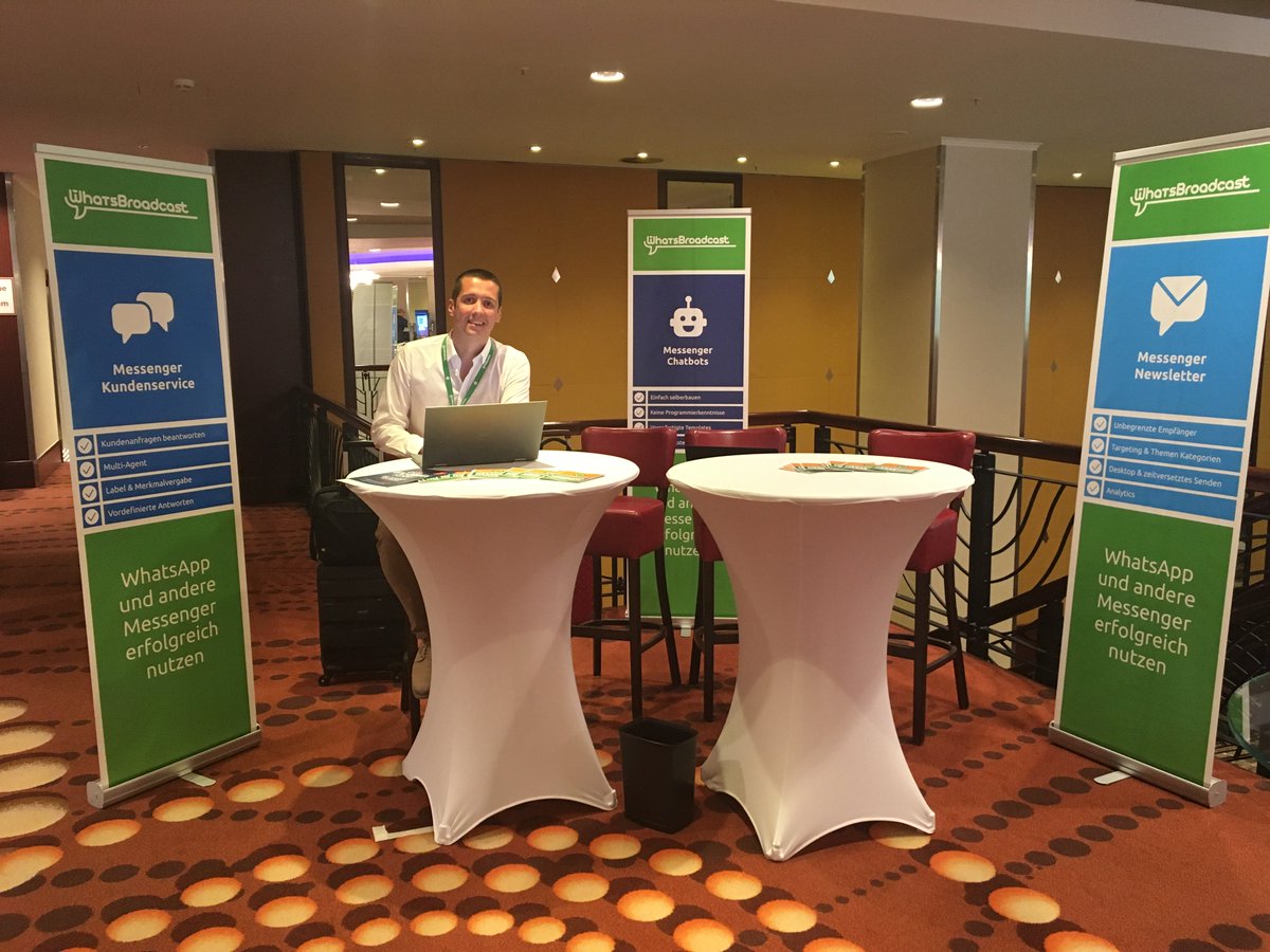 #dfs18 Besucht uns im Foyer am Stand &amp; fragt uns zu Messenger Marketing &amp; Chatbots Löcher in den Bauch! 👗📲