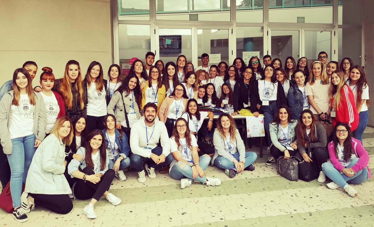 ealastor's tweet photo. Los organizadores al completo de las Jornadas sobre los Derechos de la #Infancia Grado en #Educación Infantil @univcadiz en @FacultadCCE 30 mayo 09:00 - 14:30 Aula A-3 "La cultura del encuentro: educación para la paz y la no violencia" https://t.co/a8aNeCFYEy