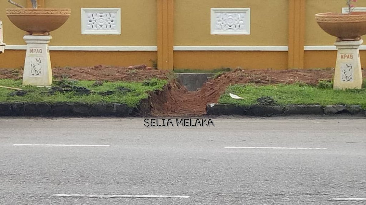 SSSSB_Melaka's tweet photo. #Ramadhan 14
30.5.2018

Lokasi seperti thread ☝️
@JKRAlorGajah

#TeamSelia bina scupper drain di lokasi ini

Elak air bertakung berulang

Kali ini jentera diguna

《Bebas Halangan, Lebih Selamat》

#ZeroPonding sasaran kami

#SeliaGroup #ZonSelatan #MelakaBerWibawa https://t.co/dmtf8rqtsJ