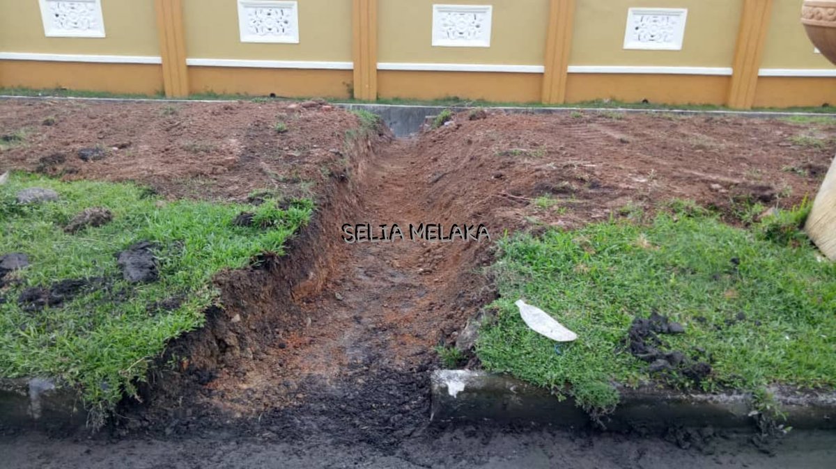 SSSSB_Melaka's tweet photo. #Ramadhan 14
30.5.2018

Lokasi seperti thread ☝️
@JKRAlorGajah

#TeamSelia bina scupper drain di lokasi ini

Elak air bertakung berulang

Kali ini jentera diguna

《Bebas Halangan, Lebih Selamat》

#ZeroPonding sasaran kami

#SeliaGroup #ZonSelatan #MelakaBerWibawa https://t.co/dmtf8rqtsJ