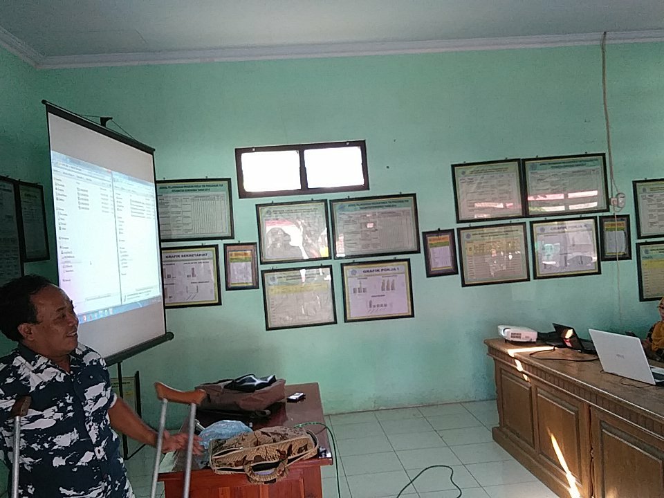 merdiawan_dodik's tweet photo. Peningkatan kapasitas  TPP ttg Siskeudes 
#JelajahDesa2018
#TPPIJawaTimur
#TPPIKabJember
@CakimiNOW
@EkoSandjojo
@jokowi
@anwsanusi
@taufikmadjid71
@fachrilabalado
@AndryDewantoAh1
@fourzanitongjay
@Merdiawan_dodik
@EnnikYudhayanti
@ilzam_zawawi
@RahmaniKurnia
@alifatulLailiy1 https://t.co/FFL8xKstsZ