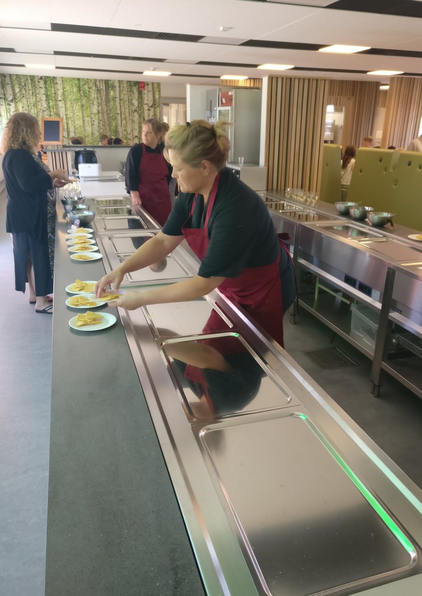 arbetsro's tweet photo. Idag är det äntligen invigning av vår nya skolrestaurang! Som vi har längtat 🌞 #nyaskm2020 https://t.co/yy2IIO7TbB