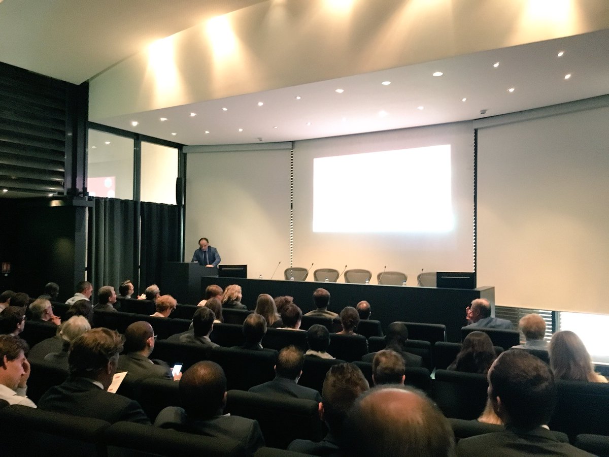 weaveconseil's tweet photo. .@Stevefogue , CEO de Particeep, revient sur l’enjeu de l’#openbanking et de l’APIsation, ainsi que les différentes réponses stratégiques possibles, dont le modèle de Bank as a Platform #ParticeepDigital #Banques #API https://t.co/Q6KieF7xQb