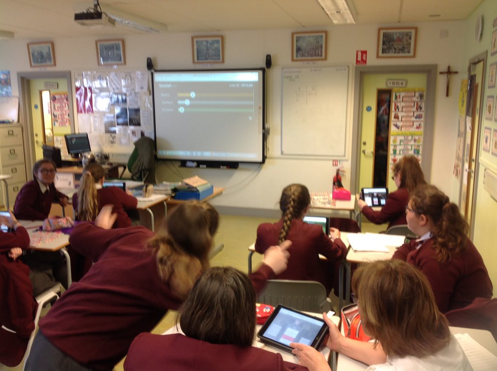 frenchfancheas's tweet image. Year 10 and 8 using their IPads and the Kahoot and Quizlet apps to enhance vocabulary learning! #IPadTechnology #mfltwitterai #Vocab @SaintFancheas