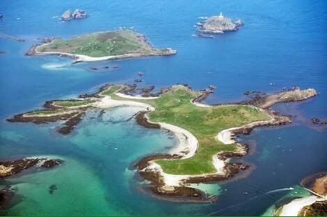 GuidingStar_Adv's tweet photo. Conveniently located just 28 miles off the Cornish coast lie the Isles of Scilly! An unspoilt islands paradise. 🌴 Perhaps a location for another of our expeditions! 😉Watch this space! https://t.co/2LkfjGGUto @Intrepid_AdvMag @visitIOS @ScillyAONB @_Adventuresmag  @WalksBritain https://t.co/LpoYtzT72c