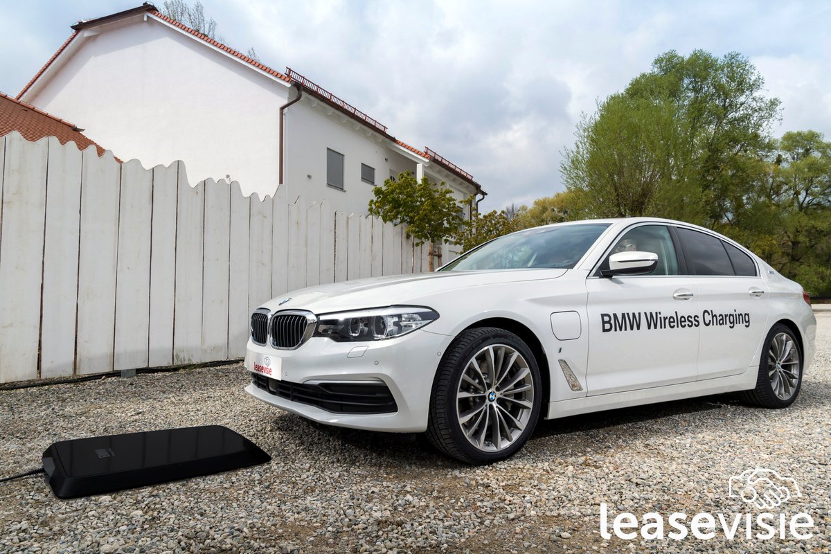 leasevisie's tweet photo. BMW introduceert de optie 'Wireless Charging' voor de BMW 530e iPerformance. Draadloos laden kan dus deze zomer! Een mooie ontwikkeling #BMW #530e #iPerformance #WirelessCharging #Battery #Charge #Accu 
#JetztGehtLoss https://t.co/pmmYamH5M6