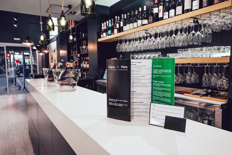 sharingkitchen's tweet image. ¿Buscas un #Bar en #Traspaso o en #Alquiler? 
Aquí te proponemos el elegante Bar de Oksana. Ponte en contacto con ella clicando en nuestro enlace.
sharing-kitchen.com/gastroexpertos…