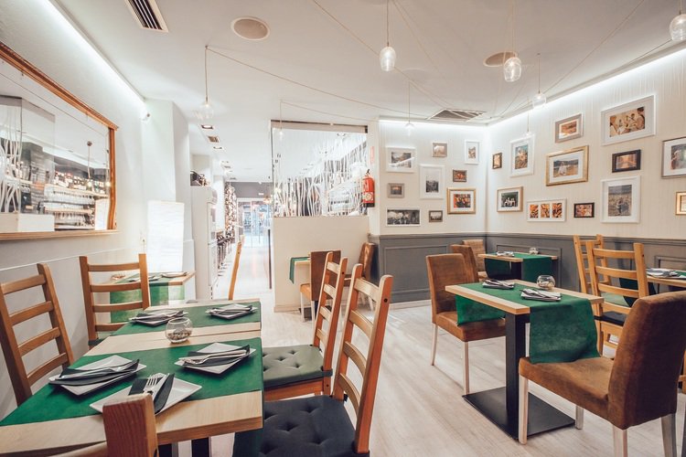 sharingkitchen's tweet image. ¿Buscas un #Bar en #Traspaso o en #Alquiler? 
Aquí te proponemos el elegante Bar de Oksana. Ponte en contacto con ella clicando en nuestro enlace.
sharing-kitchen.com/gastroexpertos…