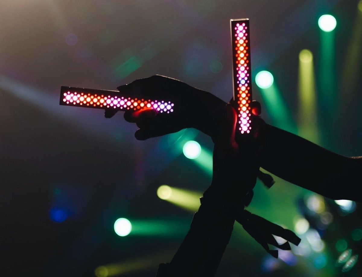 Asante_TapTap's tweet photo. The Mstick portable light lets you produce an air display of words or emoji at a festival.
https://t.co/OU3xtAaxNG https://t.co/vSGvFPwCxW