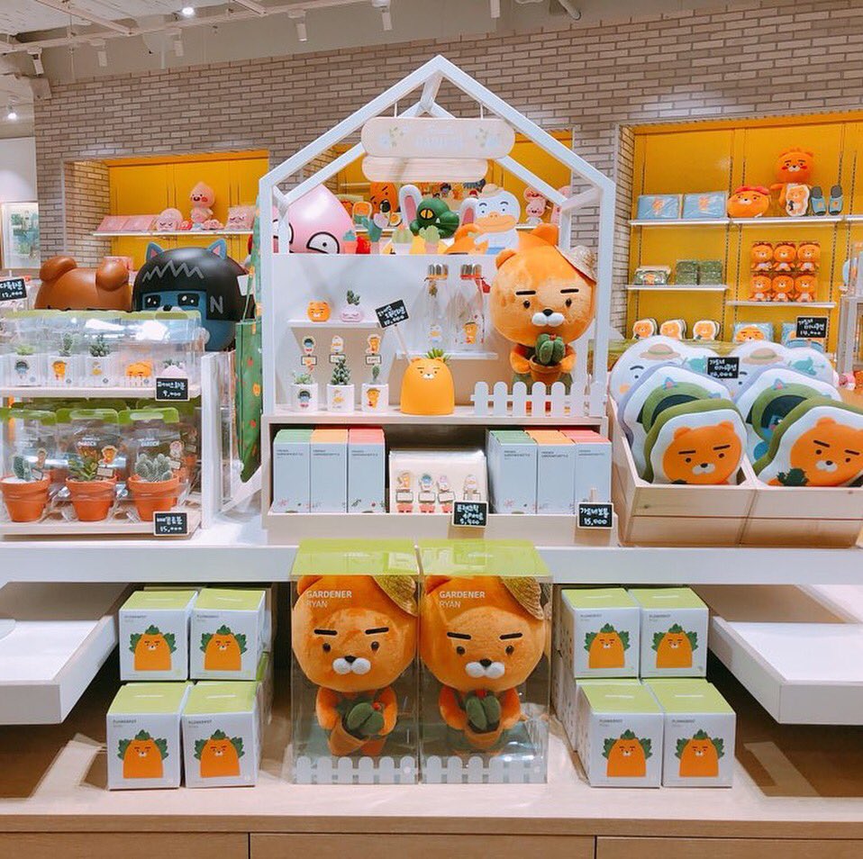 xxx___uki___xxx's tweet photo. 昨日ロッテモールぶらぶらしてて、kakaofriendsショップで可愛いもの発見😍

GARDENシリーズ🍃

サボテンかわいすぎ🌵♥️

#韓国好きな人と繋がりたい
#韓国情報
#ワババシェア https://t.co/M3x7vcSz2E