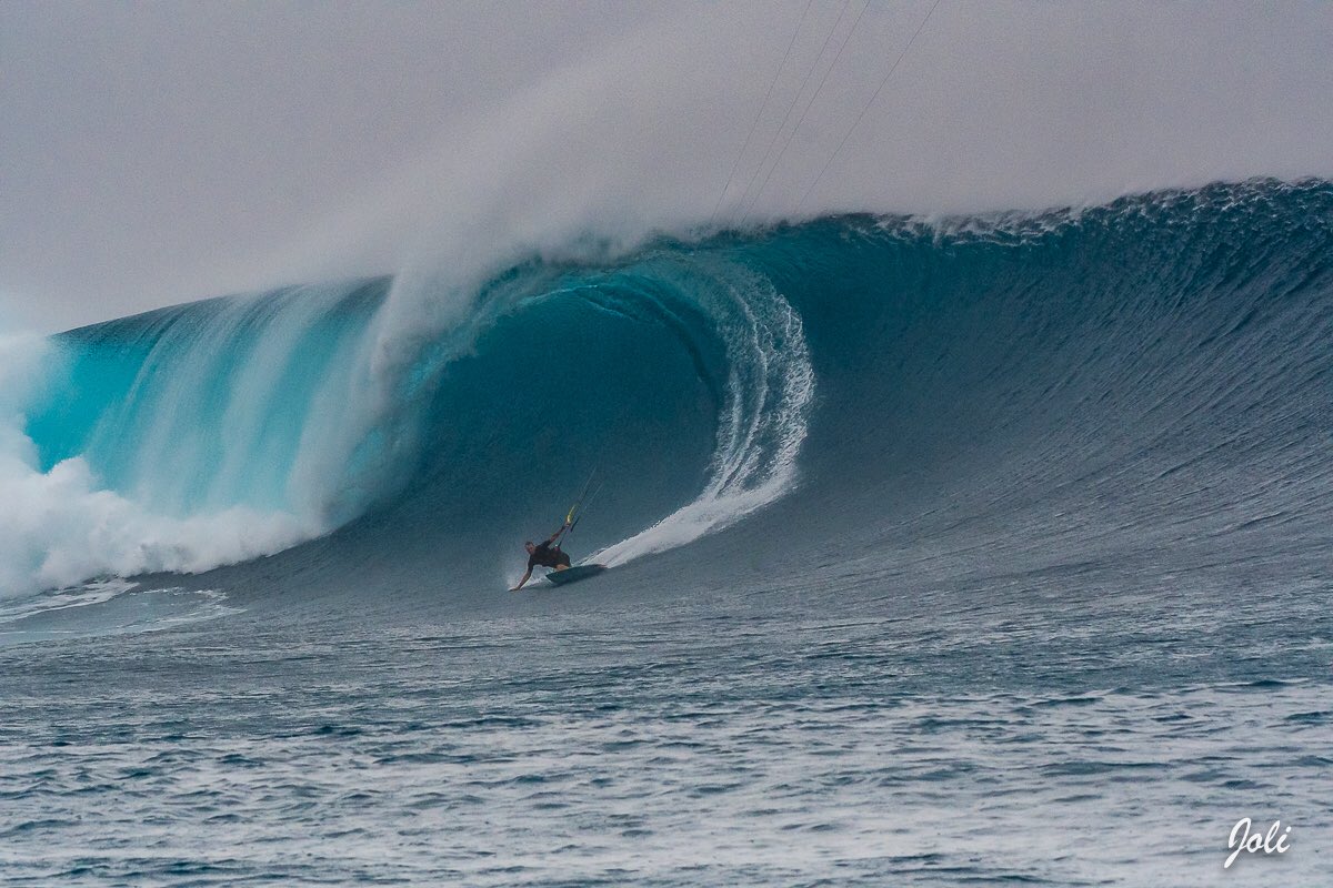 #cloudbreak on Sunday. So much respect for all the crew who took it on &amp; the water safety who did an epic job rescuing everyone! I tried to kite it at one point but it was rainy and too offshore to really do it properly. <a href="/Joliphotos/">Peter Joli Wilson</a>