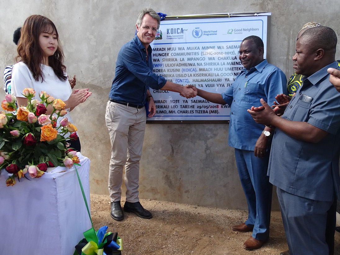 WFP_Tanzania's tweet photo. Read more about how @WFP and @KOICA_ICC handed over 100 community assets and boost livelihoods in Chamwino https://t.co/RjhB3S8k2X https://t.co/guBIXh3WBt