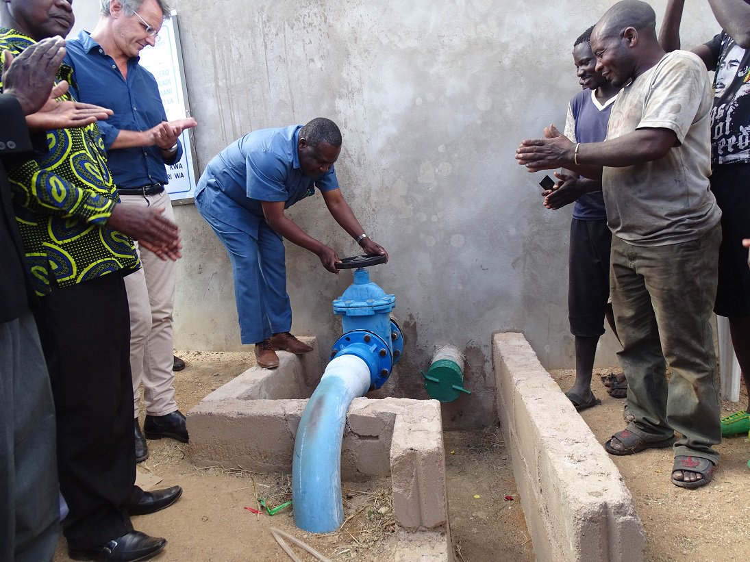 WFP_Tanzania's tweet photo. Read more about how @WFP and @KOICA_ICC handed over 100 community assets and boost livelihoods in Chamwino https://t.co/RjhB3S8k2X https://t.co/guBIXh3WBt