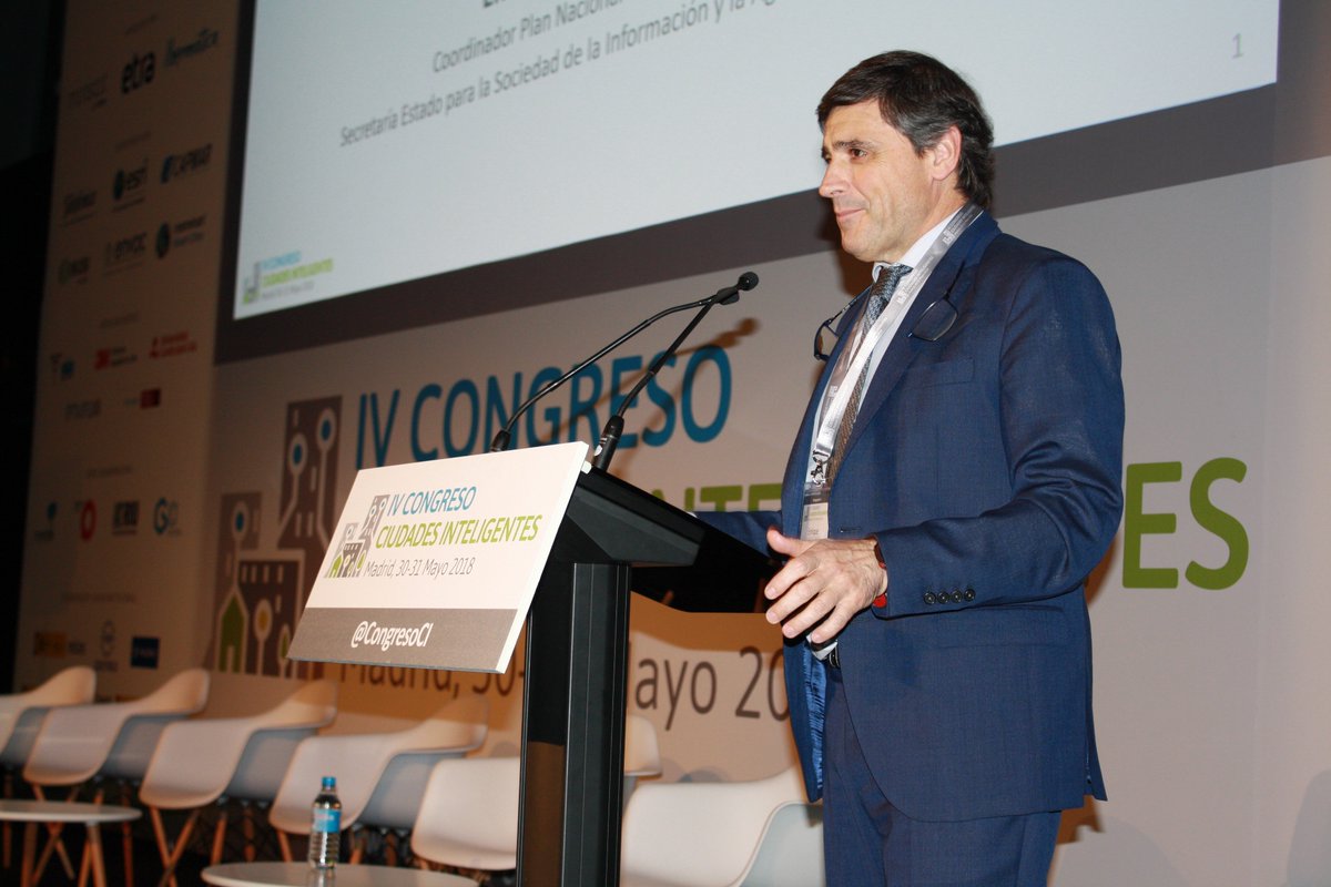 Enrique Martínez <a href="/enriquemmarin/">Enrique Martínez</a> imparte la #ConferenciaMagistral con la que abre el #CongresoCI4 <a href="/CongresoCI/">CongresoCI</a> que se celebra hoy y mañana en <a href="/LaNaveMadrid/">La Nave</a> Organiza <a href="/grupotecmared/">GRUPO TECMA RED</a> @minetadgob