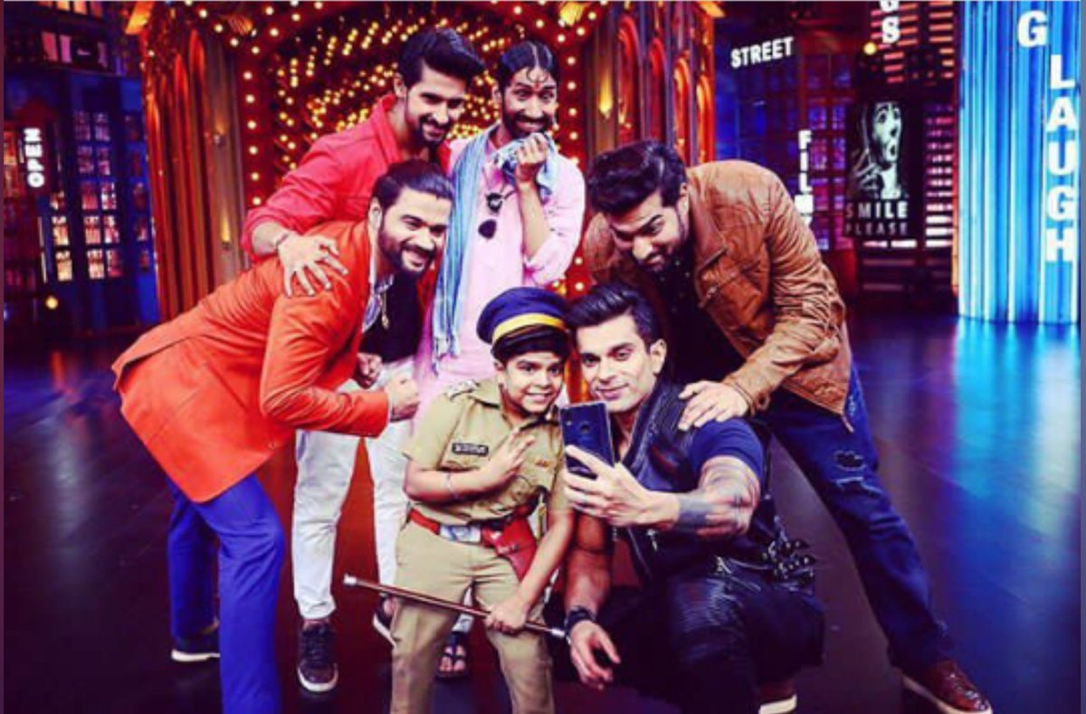 TanushreeKarma7's tweet photo. @_ravidubey @Iamksgofficial @ikunaalroykapur
#3dev cast in set of #entertainmentkiraatat9 for #3Devpromotion
#3devon1stjune in theatre https://t.co/szNhvqzeTn