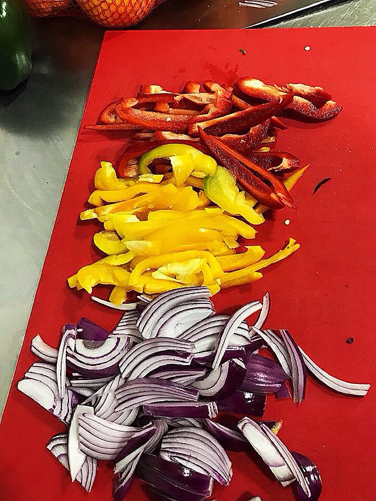 el_trampantojo's tweet photo. Después de la tormenta... ¡siempre llegan los colores! Y nosotr@s ya estamos con las manos en la masa para que disfrutéis del día y de la buena comida 😋🍽 https://t.co/8xcrAAcVJu