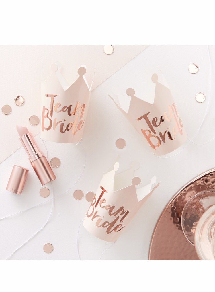 CakeandCoParty's tweet photo. Have you just got engaged? 💍
Or have you been asked to be Maid of Honour? 👗

Get planning the best &amp; most stylish hen party here: ✨

https://t.co/Ze69GL25Tf 💫

#cakeandcoparty #henparty #teambride #rosegold #engaged #maidofhonour #henpartyplanning #henpartydecor #married https://t.co/WaTJvoexih