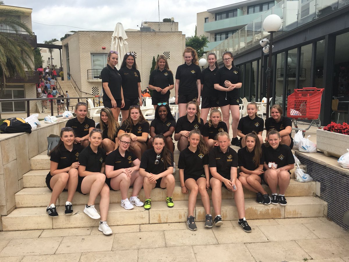 CastlefordPE's tweet photo. The girls have had breakfast and are setting off for their netball matches today! Good luck girls #casdoesbarca2018 https://t.co/FHAgFRPlUv