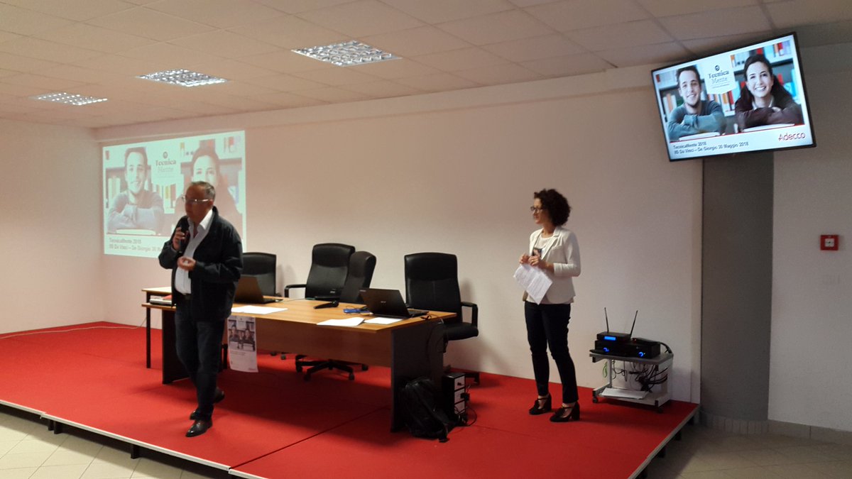 DiSanteFederico's tweet photo. All ' IIS Da Vinci De Giorgio di Lanciano si parte con il #TecnicaMente2018 con #Adecco e le aziende del territorio. In bocca al lupo ai team delle classi quinte in concorso. https://t.co/UXc75GmVEb