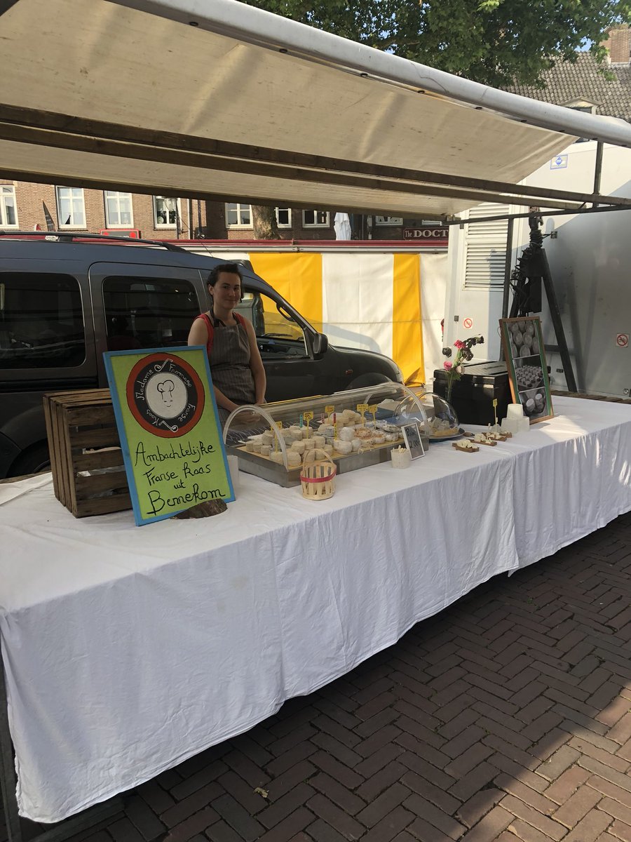Vanaf vandaag weer 2 nieuwe kooplieden op de #wageningse markt. Biologische olijf olie en echte handgemaakte geitenkaas. Kom proeven en genieten.