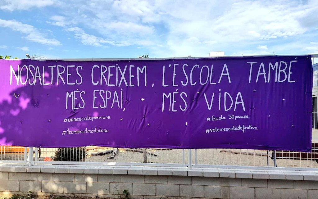AF30Passos's tweet photo. La inversió @ensenyamentcat per infant cau un 20% des de l’any 2010. Ara @consorciedubcn diu a l'#Escola30Passos que 'No hi ha diners' ni pels #barracons dels nous P3.
Les mestres obligades a un sobreesforç perquè els/les infants notin el mínim les retallades.
#1CursNou1MòdulNou https://t.co/BwH2xYG2lb