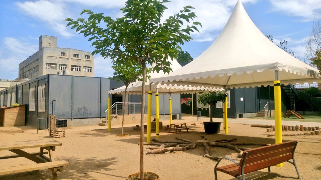 AF30Passos's tweet photo. La inversió @ensenyamentcat per infant cau un 20% des de l’any 2010. Ara @consorciedubcn diu a l'#Escola30Passos que 'No hi ha diners' ni pels #barracons dels nous P3.
Les mestres obligades a un sobreesforç perquè els/les infants notin el mínim les retallades.
#1CursNou1MòdulNou https://t.co/BwH2xYG2lb