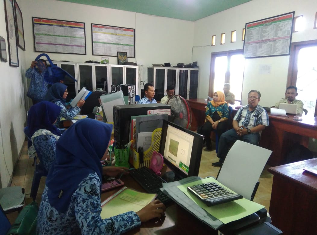 Monev pelaksanaan DD 2017 dan DD Tahap I 2018 Ds.Guyangan Kec Trucuk, Ramadhan penuh Berkah
#JelajahDesa2018 
#TPPIJawaTimur #TPPIBojonegoro 
#TPPIBojonegoro 
#TPPIBojonegoro 
#TPPIBojonegoro 
<a href="/jokowi/">Joko Widodo</a> 
<a href="/cakimiNOW/">A Muhaimin Iskandar</a> 
<a href="/EkoSandjojo/">Eko P. Sandjojo</a>