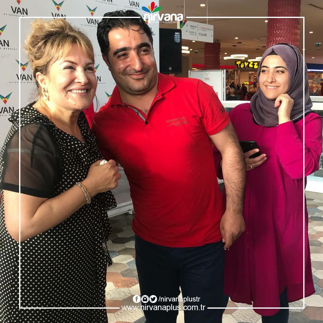 nirvanaplustr's tweet photo. Yemek uzmanı ve yazar Sahrap Soysal, Nirvana Plus organizasyon yönetimi ile Van Alışveriş Merkezi’nde sevenleriyle ‘Razaman’a Özel Mutfağın püf noktaları ve güzel yemek yapmanın sırları’ söyleşiyle bir araya geldi. 
 
#vanavm #soylesi #sahrapsoysal #etkinlik #nirvanaplus https://t.co/uz8oi5halk