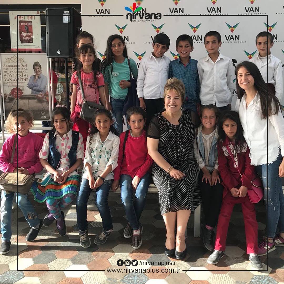 nirvanaplustr's tweet photo. Yemek uzmanı ve yazar Sahrap Soysal, Nirvana Plus organizasyon yönetimi ile Van Alışveriş Merkezi’nde sevenleriyle ‘Razaman’a Özel Mutfağın püf noktaları ve güzel yemek yapmanın sırları’ söyleşiyle bir araya geldi. 
 
#vanavm #soylesi #sahrapsoysal #etkinlik #nirvanaplus https://t.co/uz8oi5halk