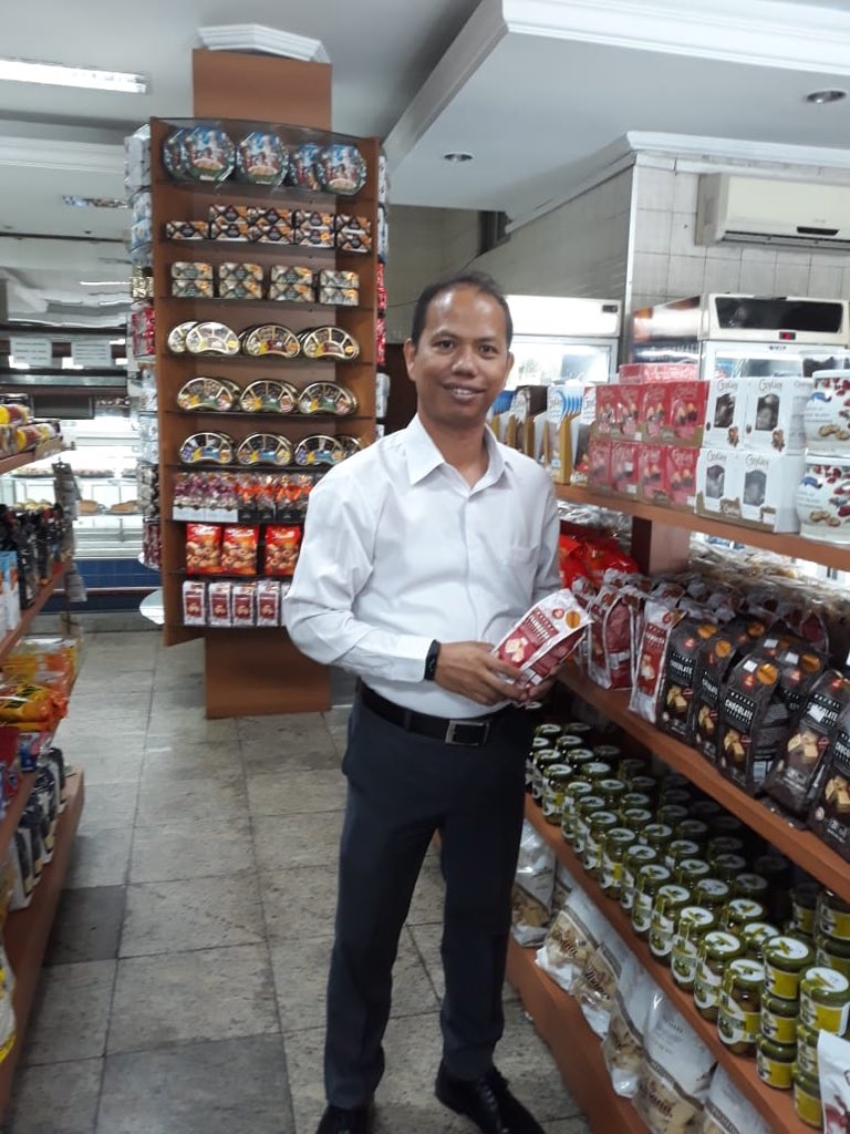 ITPCSP viajou para um supermercado importado especial na cidade de Manaus amazona para promover o café Luwak, biscoitos e produtos de castanha de caju na Indonésia.
#itpcsp
#trademarkableindonesia