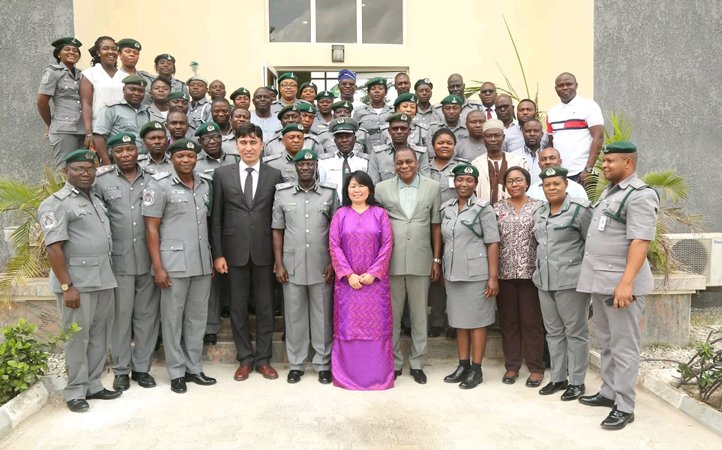 WCO_OMD's tweet photo. Les #douanes du #Nigéria vont lancer un programme pilote d’OEA du Cadre SAFE
https://t.co/HT6QPKxjbw
@CustomsNG
#OMD #OEA #ProgrammeOEA #FacilitationdesEchanges https://t.co/0CG4fzSLgq