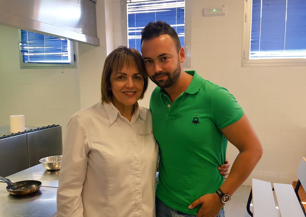 iproucreative's tweet photo. Un placer cubrir la masterclass de #arroces de la gran @mariazafran en el #CdT de #Benidorm. Merecida Estrella Michelín y diferentes negocios de éxito (como su reconocido @elmonastrell) la avalan.
Gracias por compartir el fruto de tantos años de investigación con nosotros!😀 https://t.co/FG4cEbLd5A