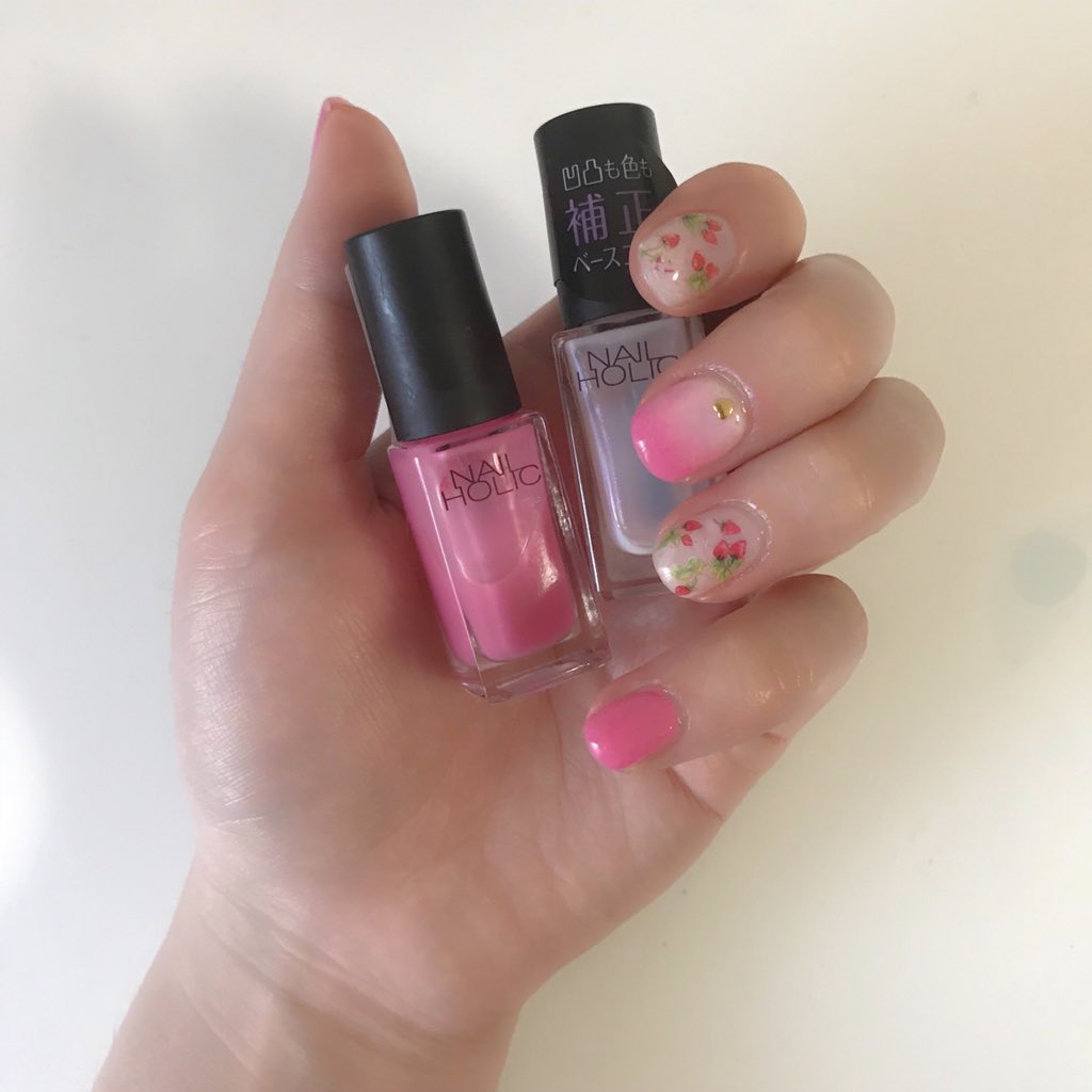 Nnaainla's tweet photo. いただいたポリッシュを使っていちごネイルをしました💅
色が可愛くて最高でした❤❤️❤️
使ったポリッシュは #nailholic @nailholic_kose さんの #pk822 #sp012 #sp031 です https://t.co/0V9IpaNvld