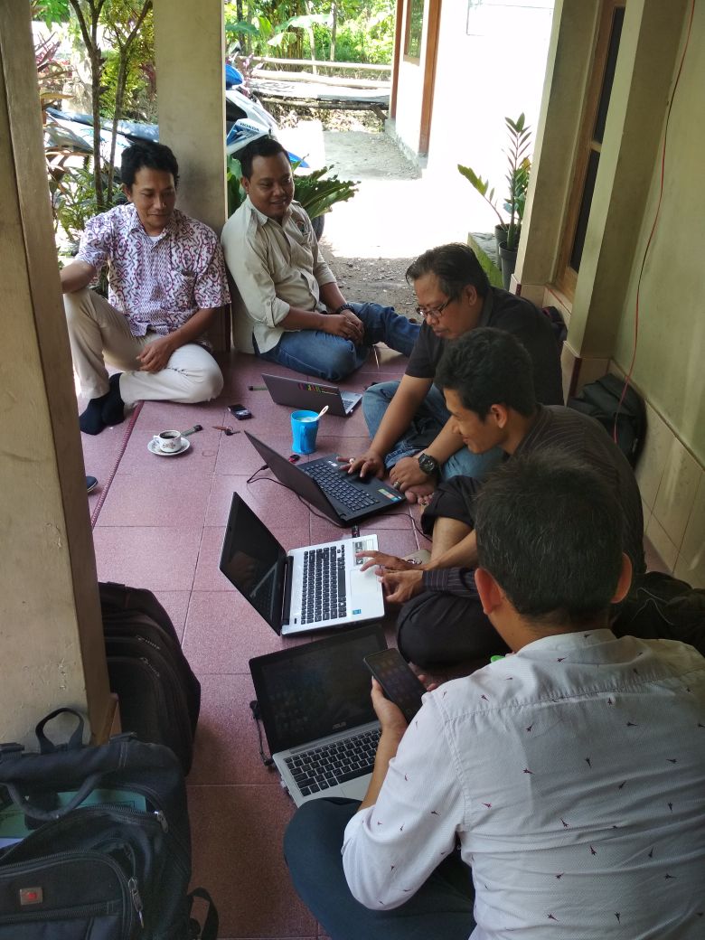 Tidak ada tempat emperpun jadi, IST PD dan PLD Kec Ngasem. Ramadhan penuh Berkah.
#JelajahDesa2018 
#TPPIJawaTimur #TPPIBojonegoro 
#TPPIBojonegoro 
#TPPIBojonegoro 
#TPPIBojonegoro 
<a href="/jokowi/">Joko Widodo</a> 
<a href="/cakimiNOW/">A Muhaimin Iskandar</a> 
<a href="/EkoSandjojo/">Eko P. Sandjojo</a>