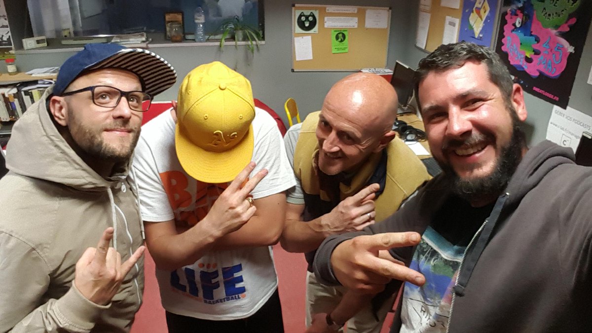 2lc_blaster's tweet photo. Le podcast de la semaine dernière est dispo avec l'interview @daarajfamily @FaadaFreddy @NdongoD check ça @RadioClab avec @FreshhhDj @JustListenRec https://t.co/mC2Vp8cPNq https://t.co/XH83WihcMU